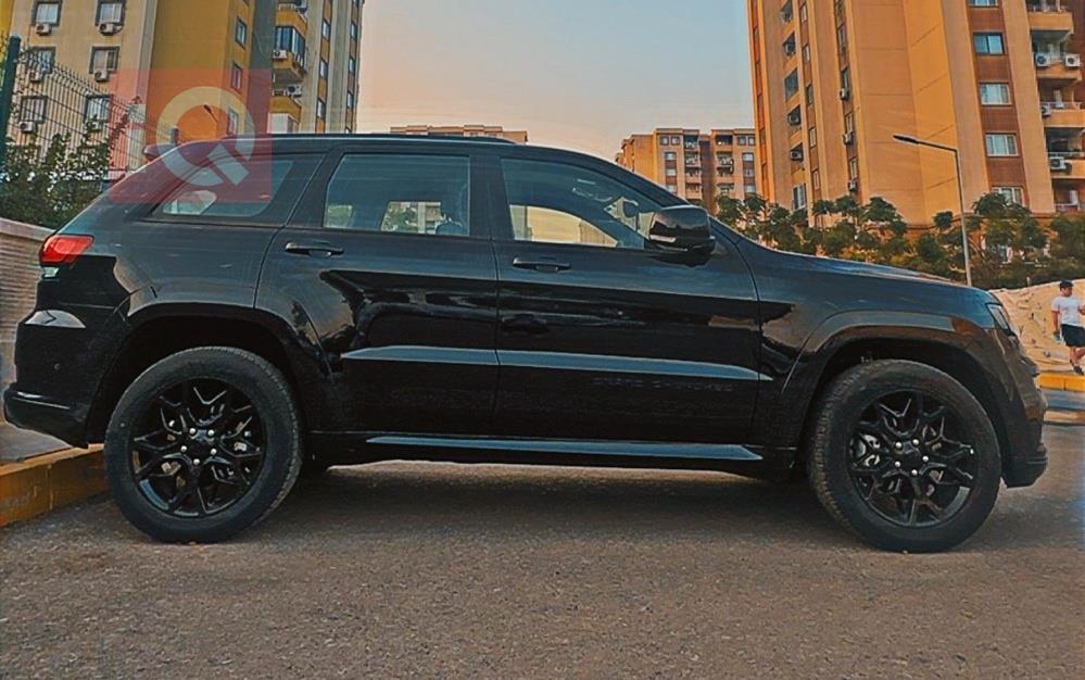 جیپ گراند شیرۆکی